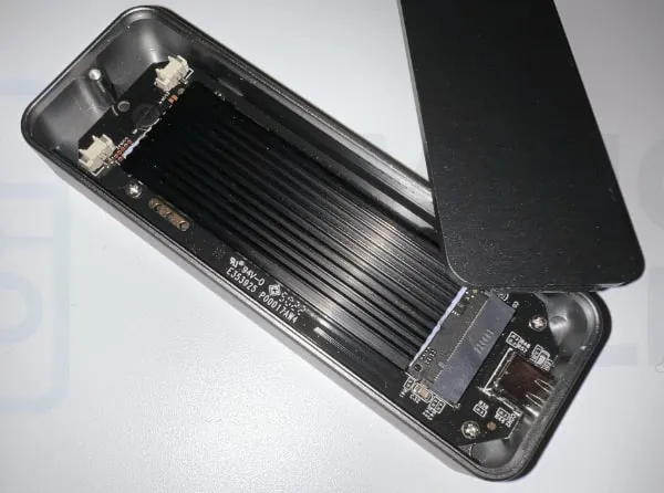 Installing an SSD in the Orico 20 Gbps enclosure