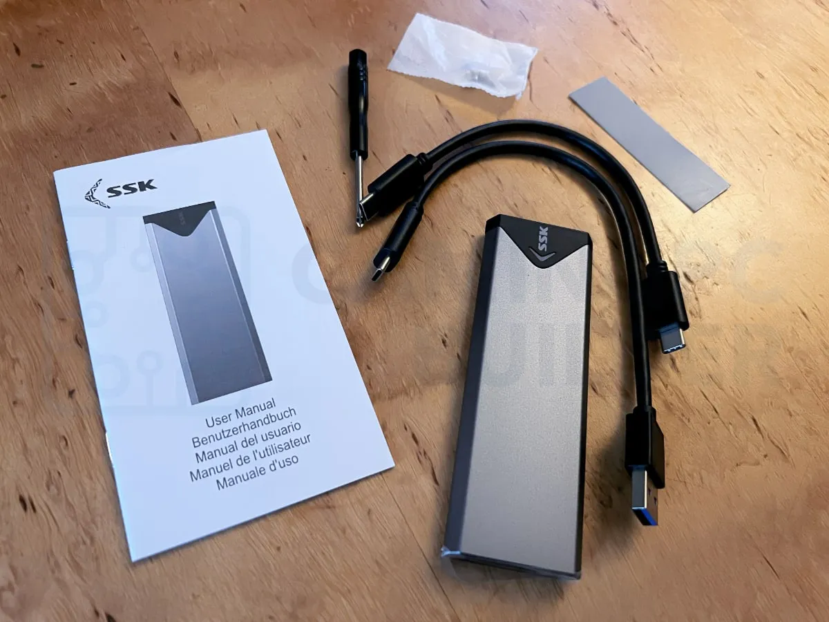 SSK SSD enclosure box contents